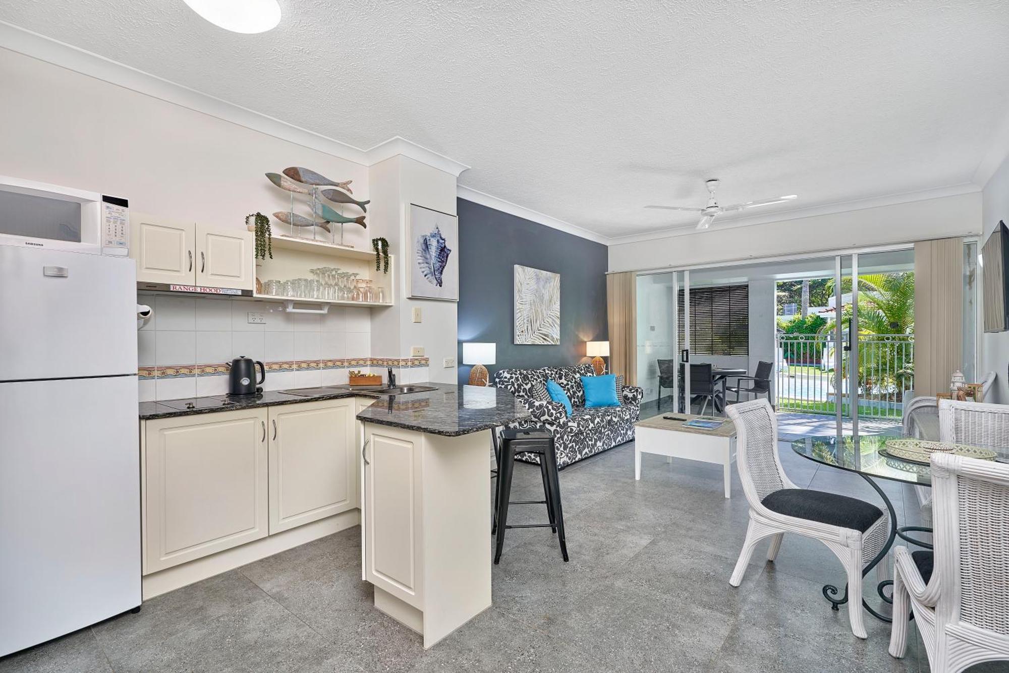Alassio Apartments With Direct Pool Access 팜코브 객실 사진