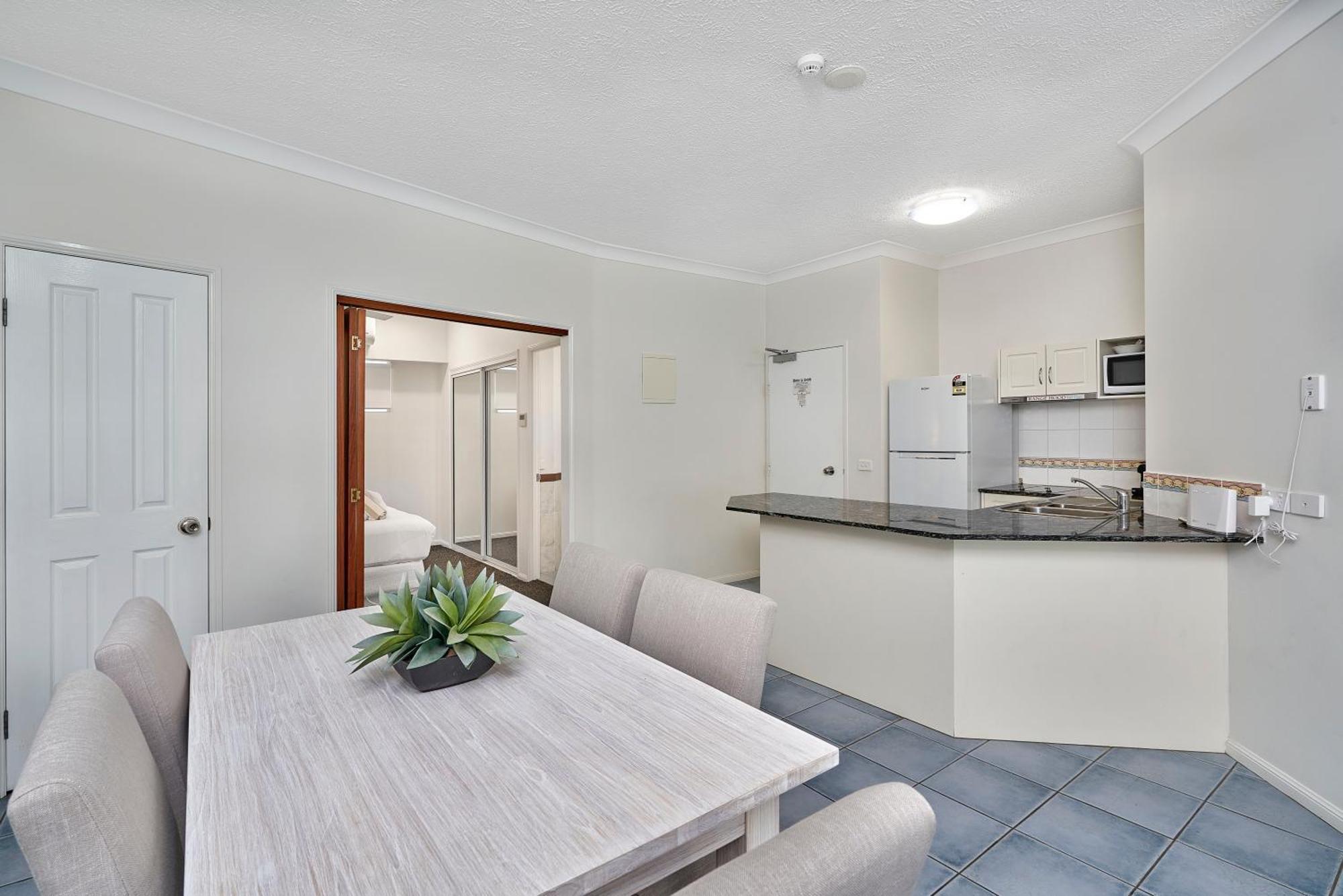 Alassio Apartments With Direct Pool Access 팜코브 객실 사진